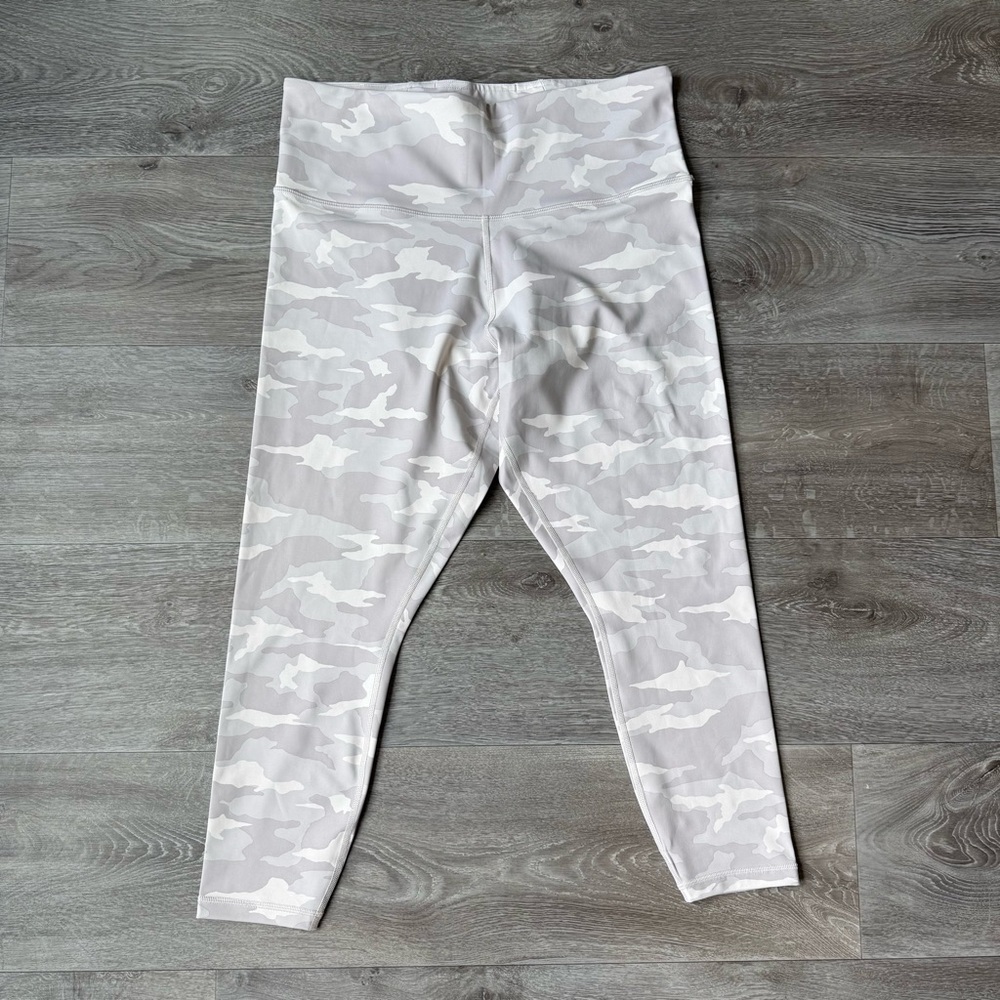 NWOT Athleta Size 1X Elation Camo 7/8 Leggings